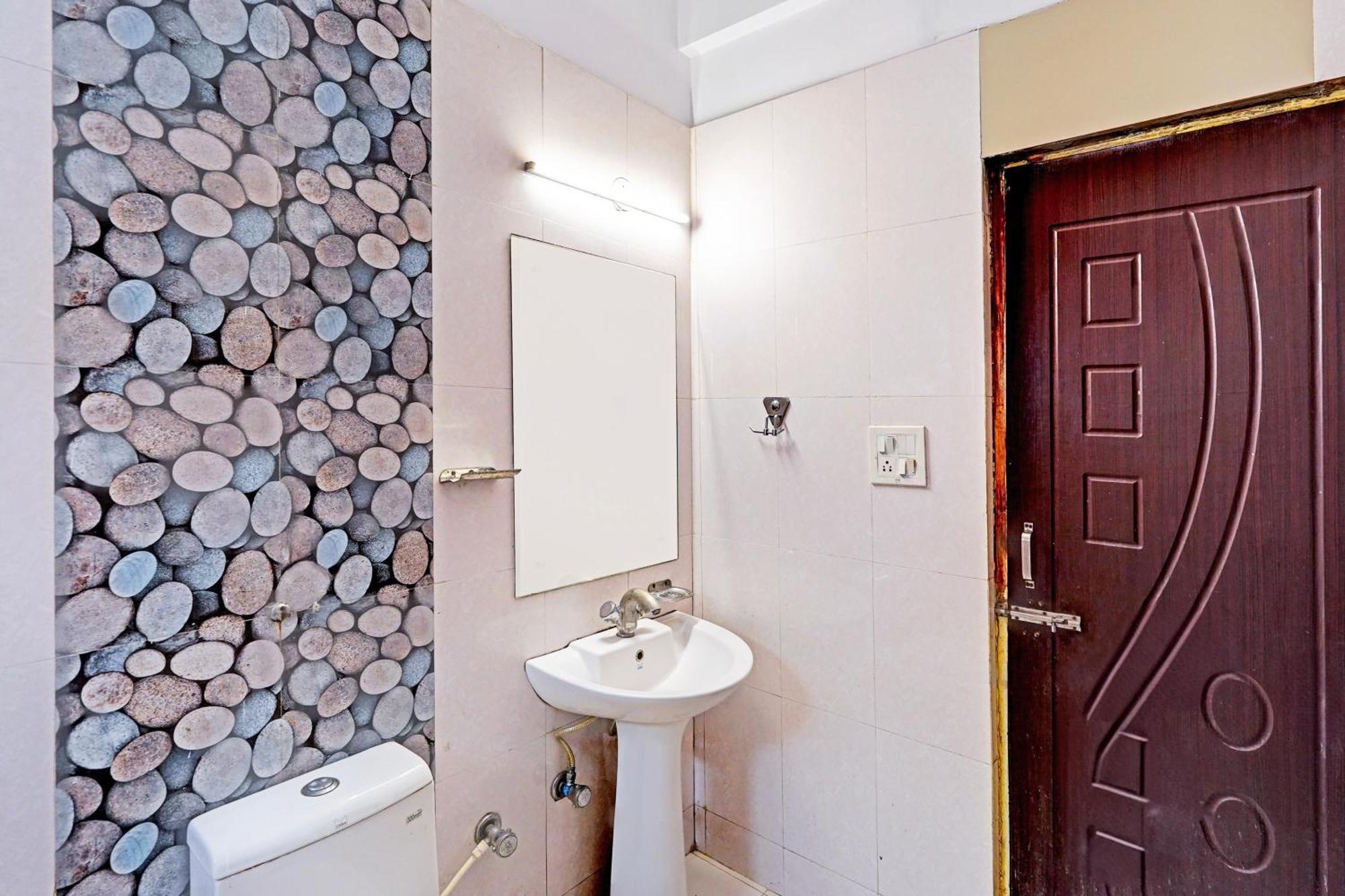 Super Hotel O Palm Ντεχραντούν Εξωτερικό φωτογραφία